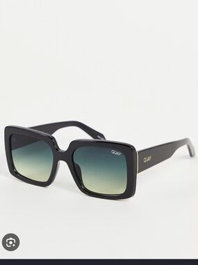 Quay Australia Total Vibe Black Oversized Square Sunglasses with Gradient Lenses